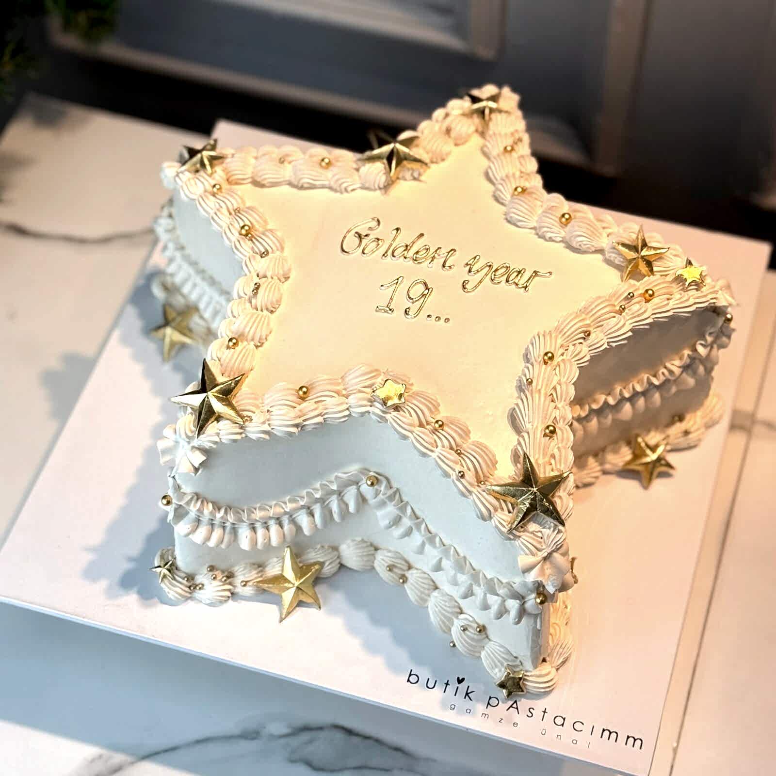 Bej Gold Süslemeli Yıldız Pasta