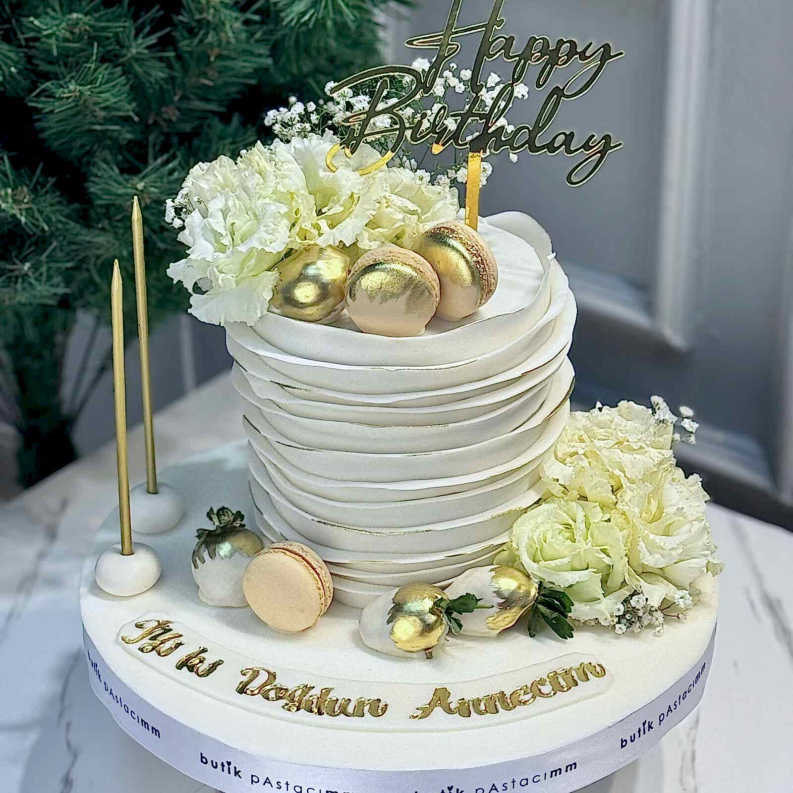 Çiçek Detaylı Şeker Hamurlu Pasta