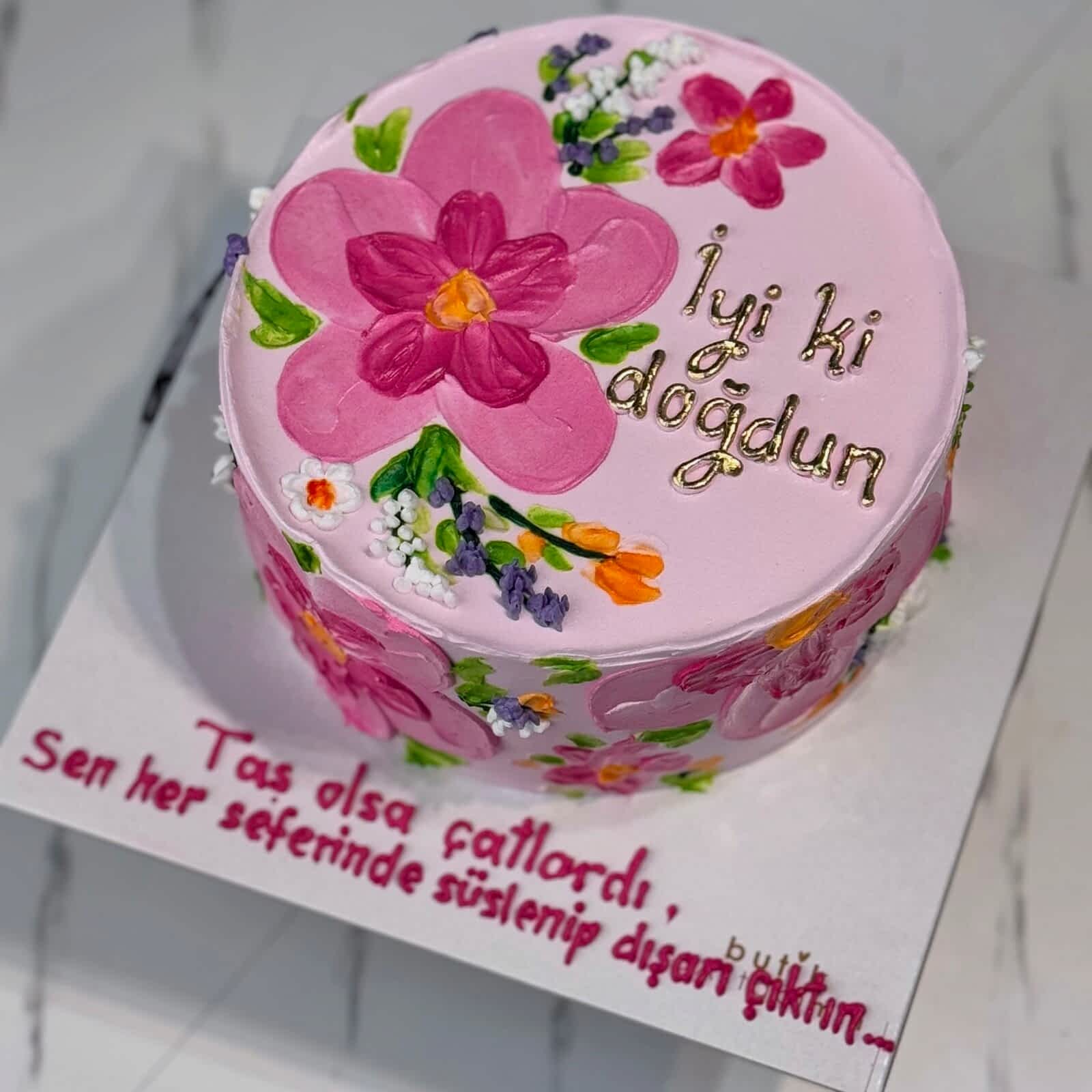 Çiçek Detaylı Yazılı Pasta