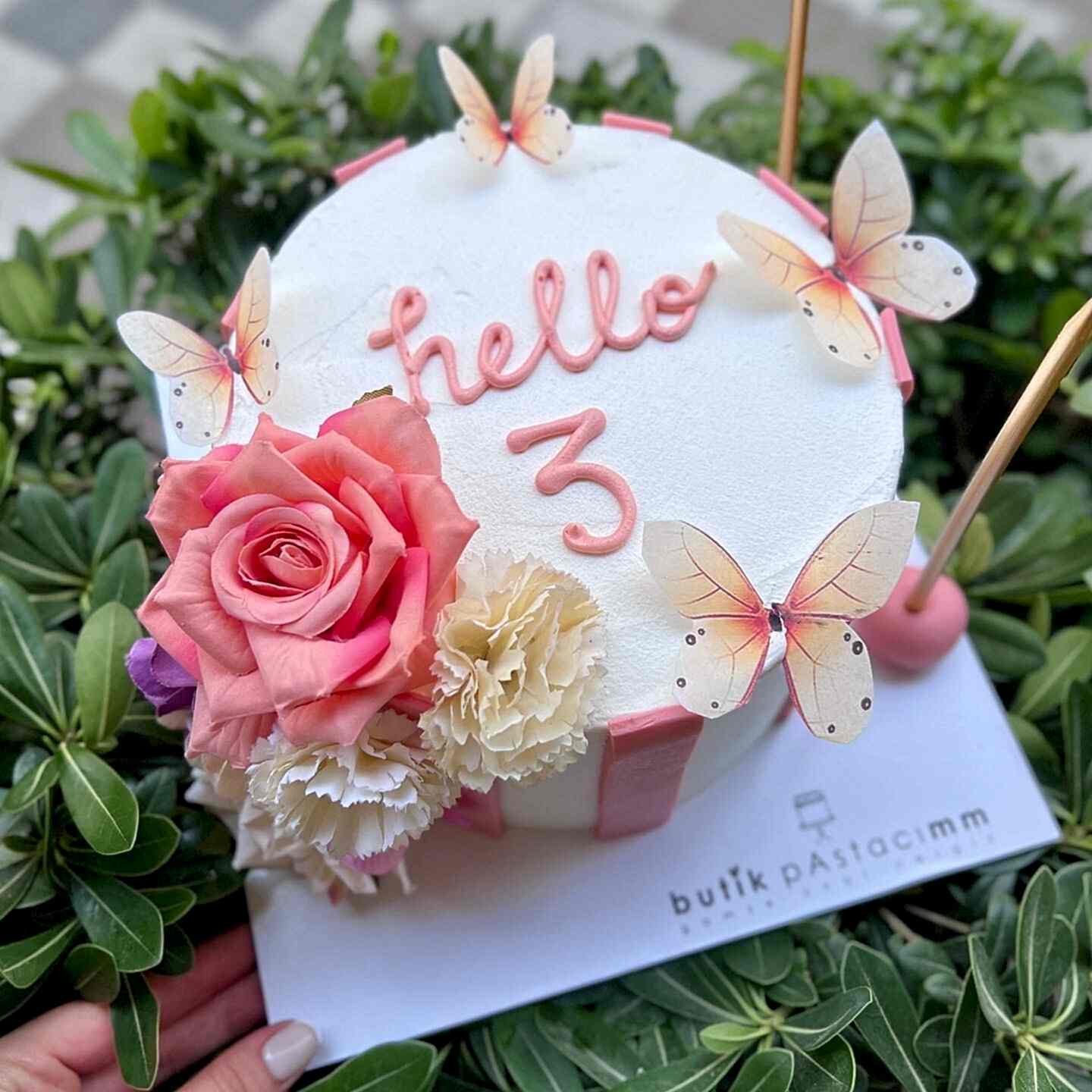 Çiçekli Konsept Yazılı Pasta