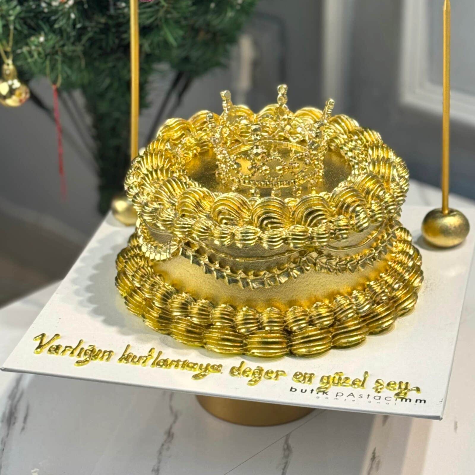 Gold Taçlı Vintage Pasta