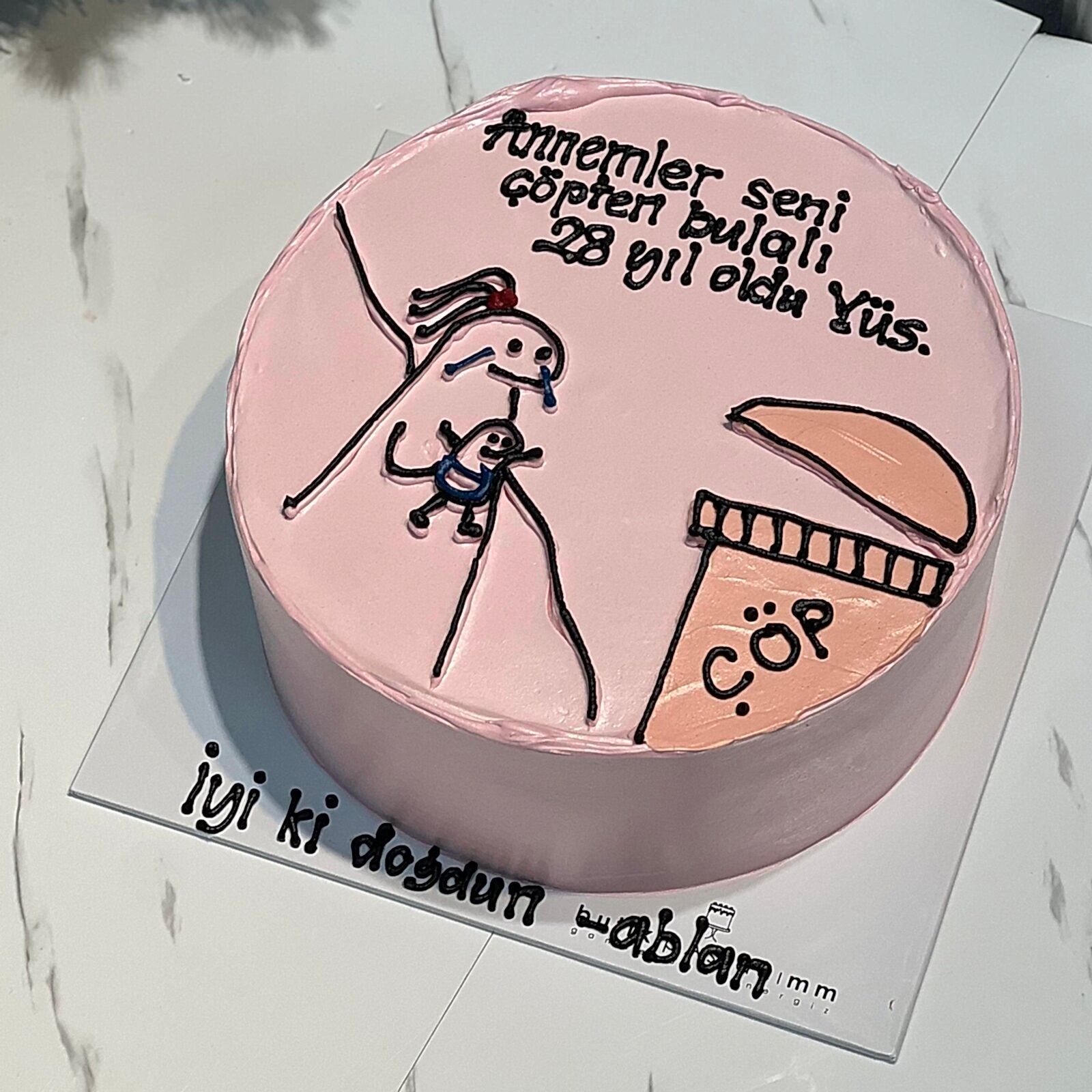 Komik Kardeş Pastası - Seni Çöpten Aldık Pastası (Pembe)