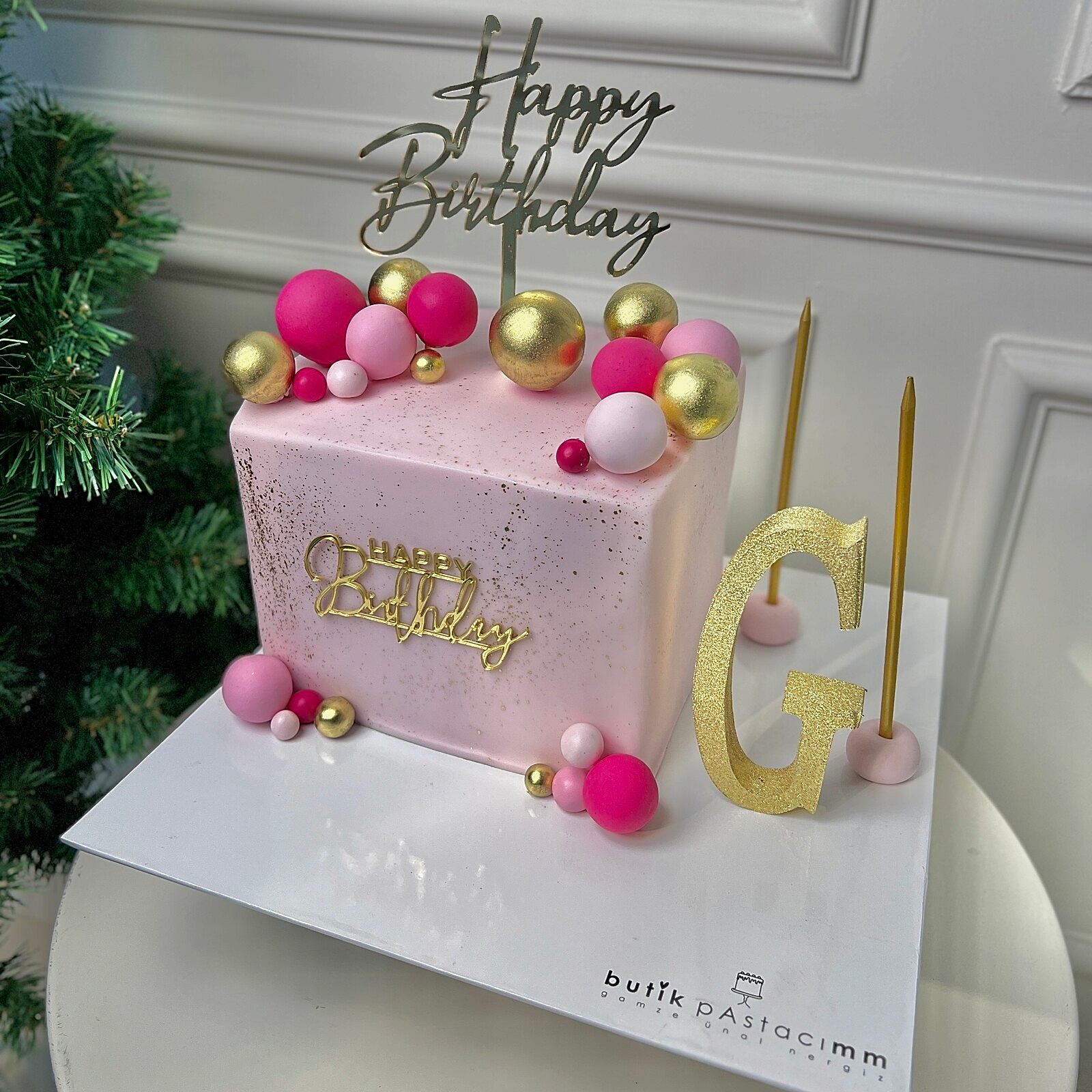 Pembe Dizaynlı Özel Tasarım Pasta