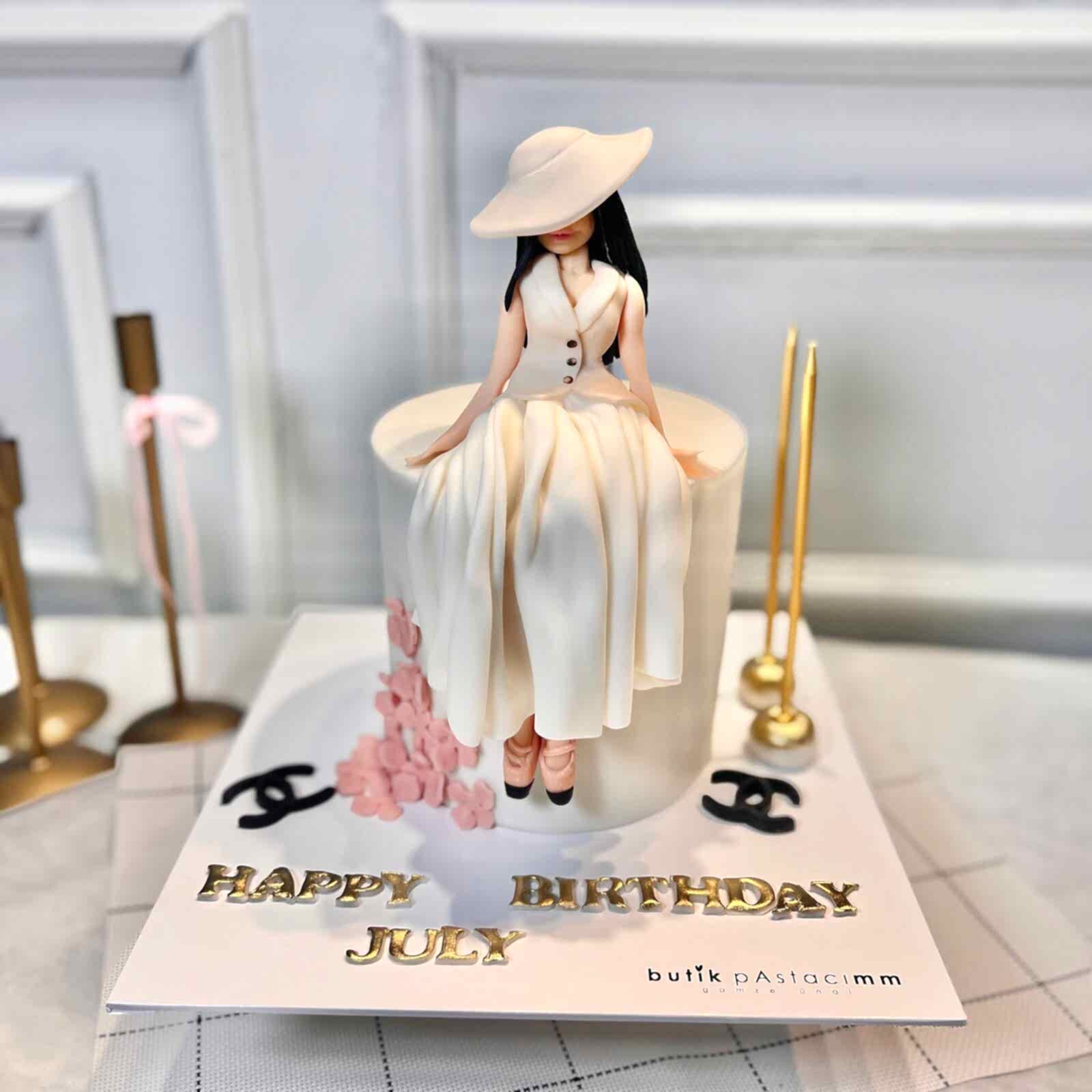 Şapkalı Kadın Figürlü Tasarım Pasta