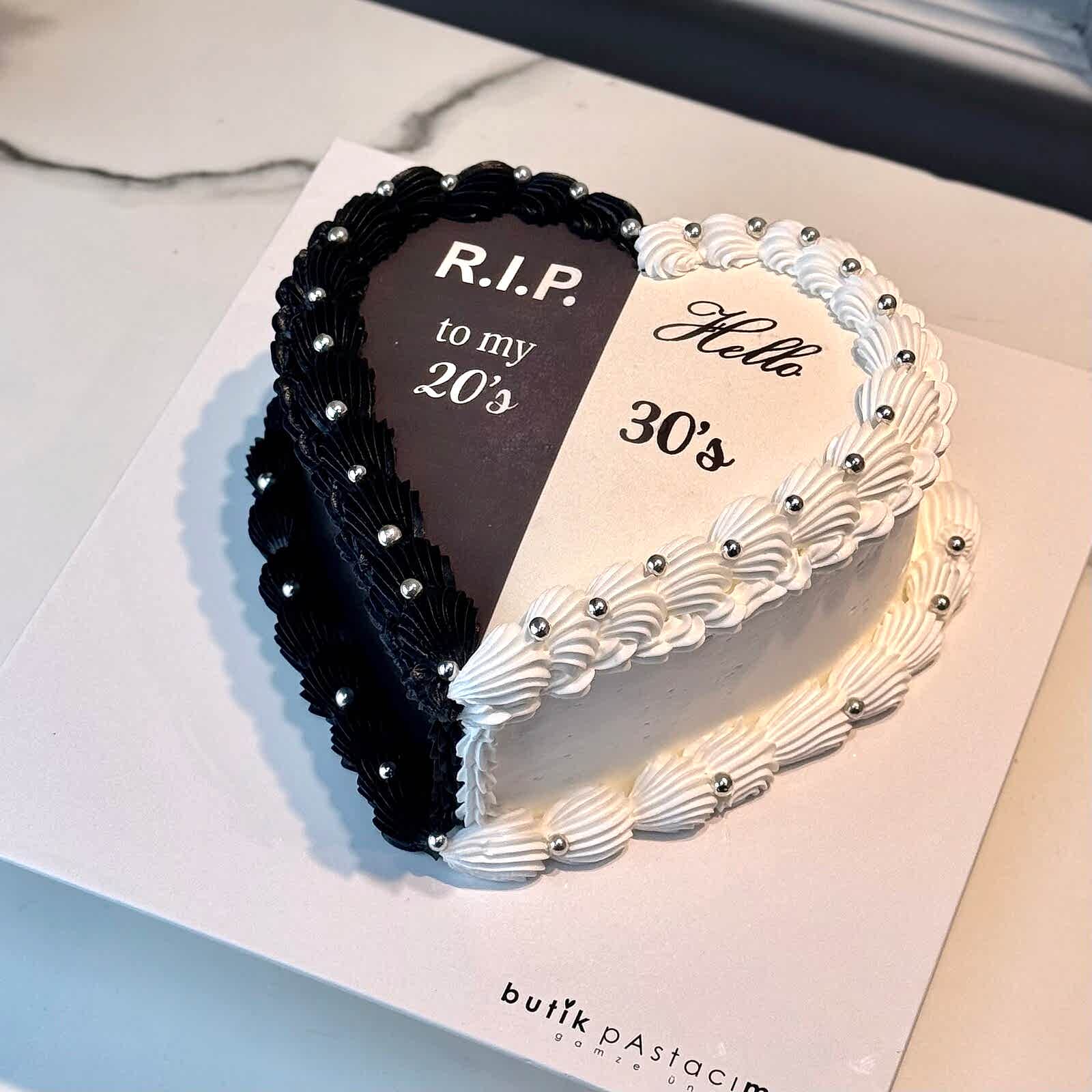 Siyah-Beyaz Eğlenceli 30 Yaş Pastası