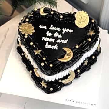 Ay Yıldız Detaylı Kalpli Siyah Retro Pasta