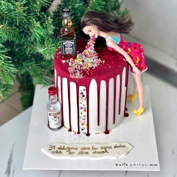 Bayılan Kusan Kız Tasarımlı Pasta