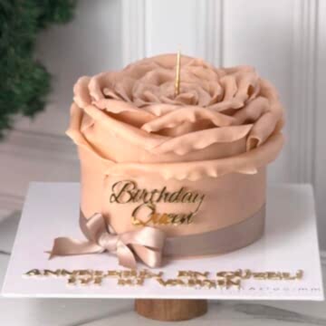 Bej Gül Şeker Hamurlu Pasta