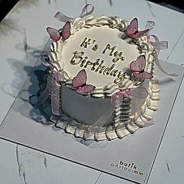 Bej Renk Kurdeleli Kelebekli Pasta