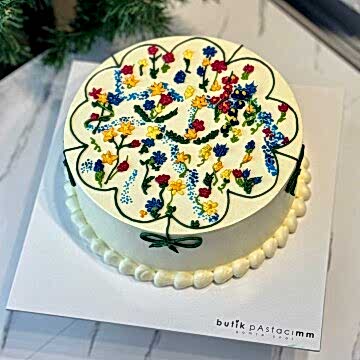 Çiçek Dizaynlı Kremalı Pasta
