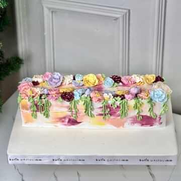 Çiçekli Dikdörtgen Kremalı Baton Pasta