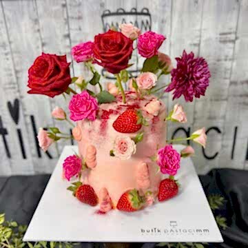 Çiçekli Doğumgünü Pastası