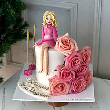 Çiçekli Kişiye Özel Figürlü Pasta
