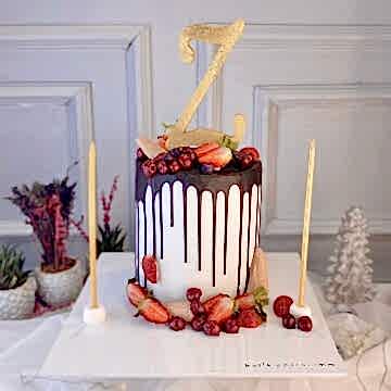 Çikolata Akıtmalı Harf Detaylı Pasta