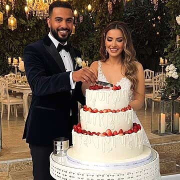 Çilek Süslemeli Kremalı Nişan Pastası