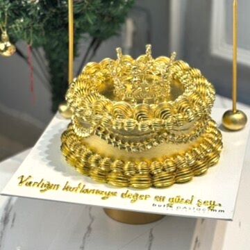 Gold Taçlı Vintage Pasta