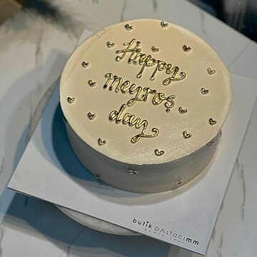 Gold Yazılı Şık Pasta