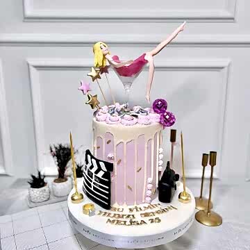 Kadehte Oturan Kız Tasarımlı Pasta