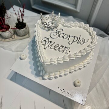 Kalpli Taçlı Akrep Burcu Pastası