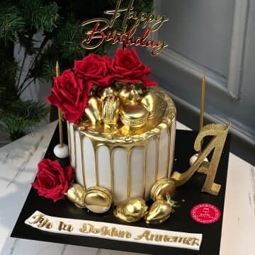 Kırmızı Çiçekli Gold Detaylı Tasarım Pasta