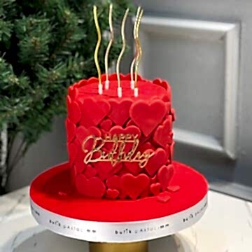 Kırmızı Kalpli Mum Dekorlu Pasta