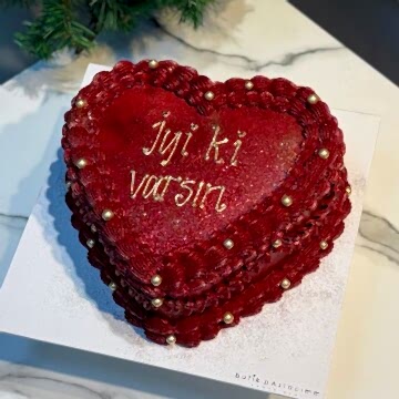 Kırmızı Kalpli Simli Pasta