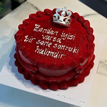 Kırmızı Simli Kraliçe Taçlı Yazılı Pasta
