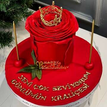 Kırmızı Taçlı Tasarım Pasta (Gül Dizayn)