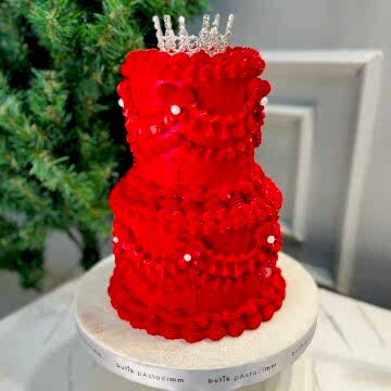 Kırmızı Vintage Taçlı Pasta