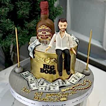 Kişiye Özel Figürlü Şişe Detaylı Pasta