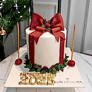 Kurdele Dizaynlı Yılbaşı Pastası