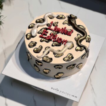 Leopar Dizaynlı Yılanlı Pasta