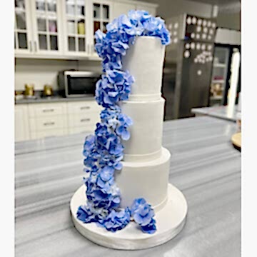Mavi Çiçekli Nişan Pastası