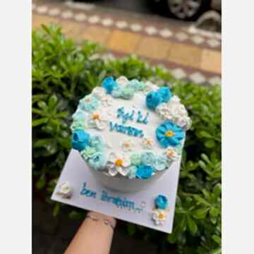 Mavi Renkli Çiçek Dekorlu Yazılı Pasta