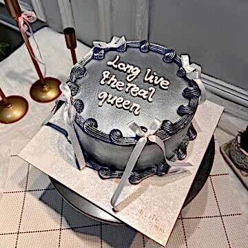 Metalik Gri Renkli Yazılı Pasta