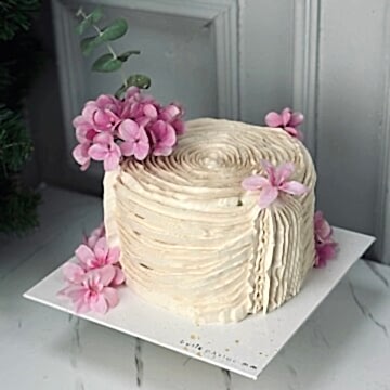 Mini Çiçekli Nişan Pastası