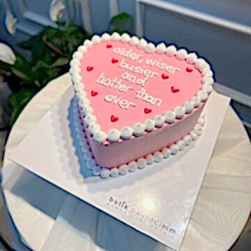 Minik Kalp Detaylı Zarif Yazılı Pasta