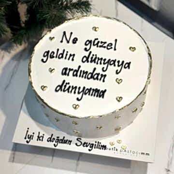 Ne Güzel Geldin Dünyaya Ardından Dünyama Yazılı Minik Kalpli Pasta