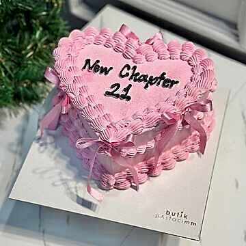 Pembe Kurdeleli Kalpli Pasta