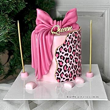 Pembe Leoparlı Kurdeleli Queen Pasta