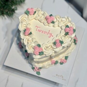 Mini Çiçekli Kalpli Vintage Cake