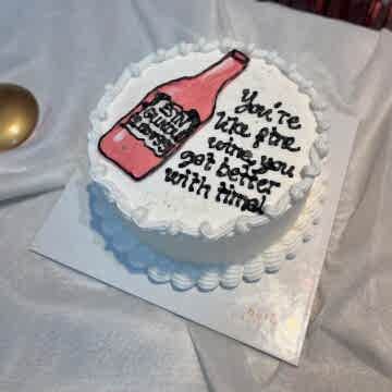 Şişe Çizimli Yazılı Pasta