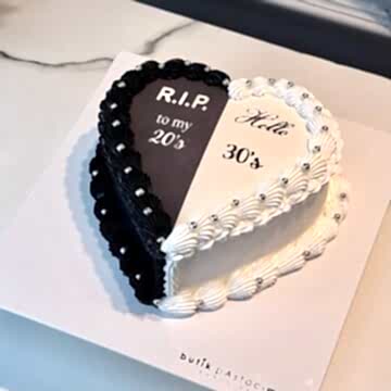 Siyah-Beyaz Eğlenceli 30 Yaş Pastası