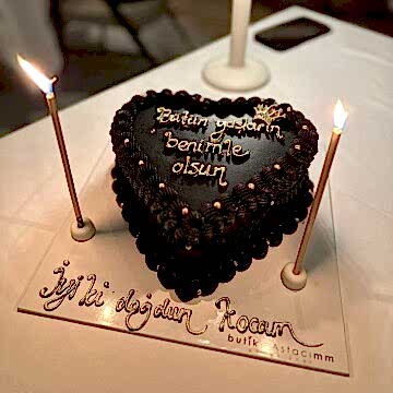 Siyah Kalpli Simli Retro Pasta