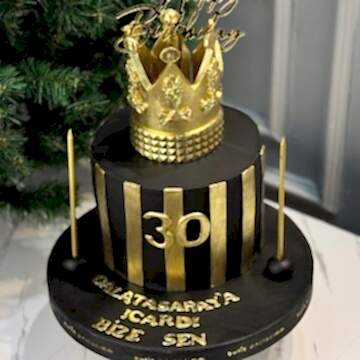 Taçlı Gold Detaylı Erkek Pastası