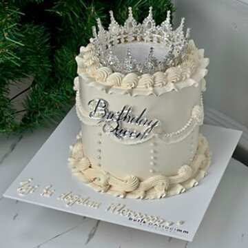 Üfleyince Etrafa Sim Saçılan Bej Renkli Taçlı Pasta