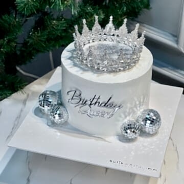 Üfleyince Etrafa Sim Saçılan Disco Toplu Taçlı Pasta (Simli Pasta Üfleme)