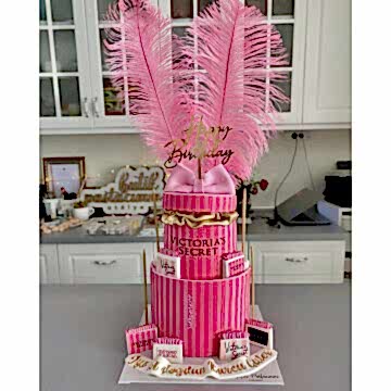 Tüy Dekorlu Tasarımlı Pasta