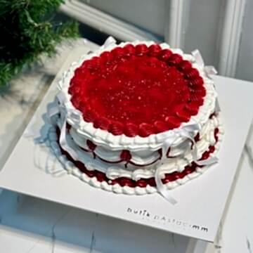 Vintage Dizayn Kırmızı Sim Üflemeli Kurdeleli Pasta