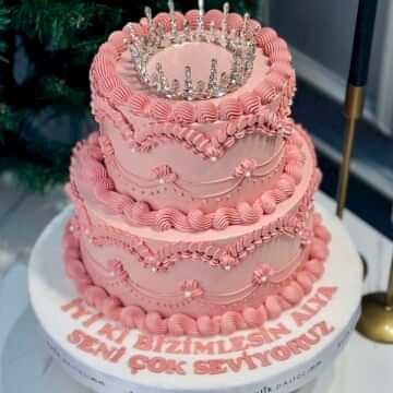 Vintage Dizayn Taçlı Özel Tasarım Pasta